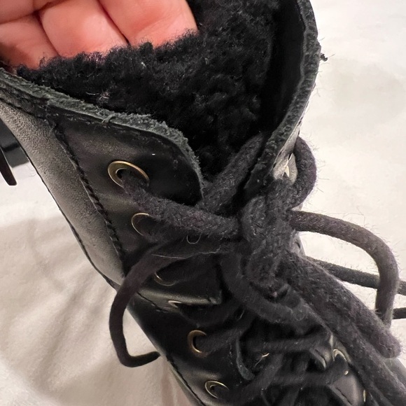 UGG Kilmer II Black Combat Moto Boots w/ Chunky Sole and Exposed Shearling Sz 9 - Picture 11 of 14